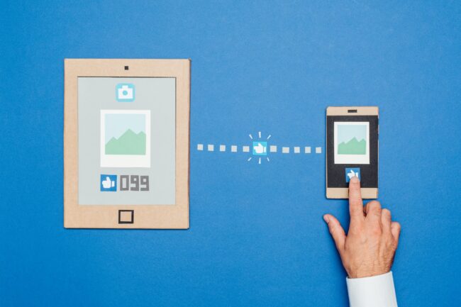 social-media-and-content-sharing-PP2WZDE-2484×1656